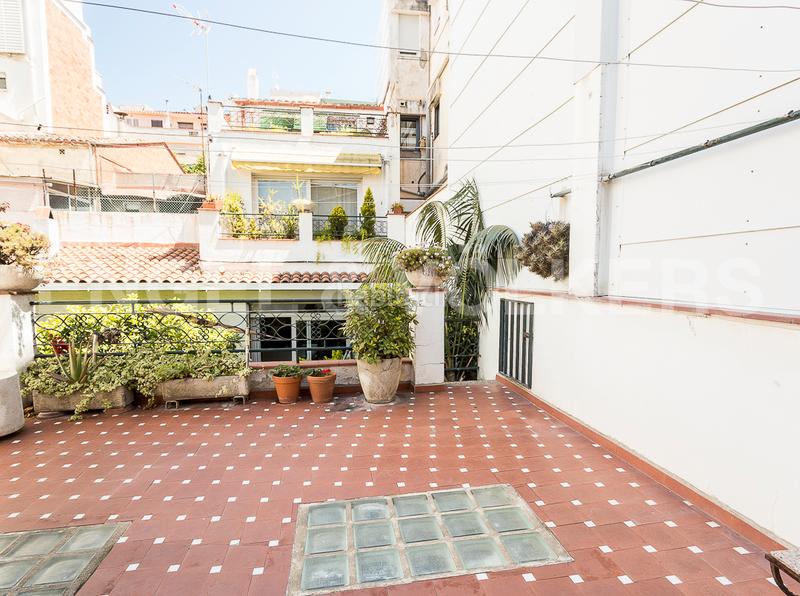 Foto 7dde0857-fb10-4abb-bb8e-8c57b4ee08a1. Casa adossada amb calefacció aparcament a Centre Badalona