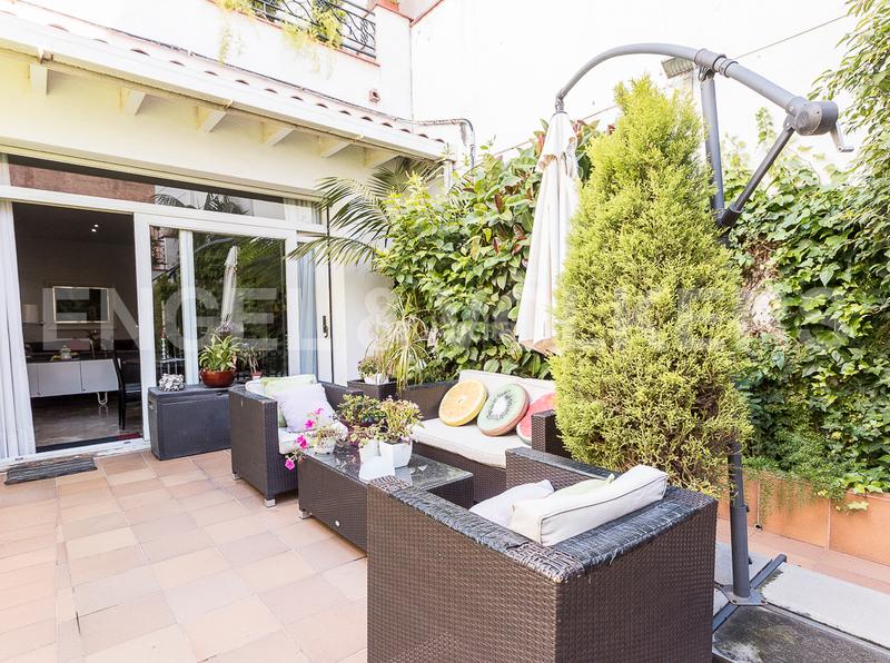 Foto 8659c99f-a391-4421-a8cc-5b4eda01624d. Casa adossada amb calefacció aparcament a Centre Badalona