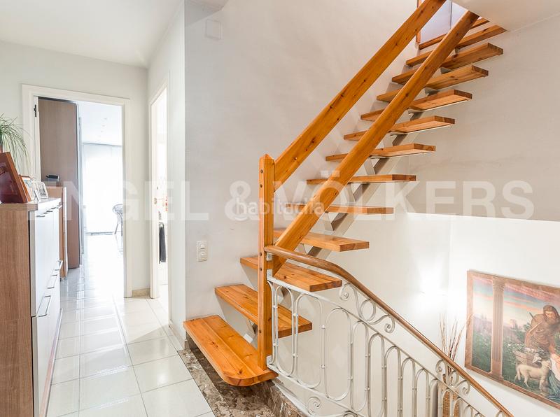 Foto 8bc7703b-844f-474c-915a-d566ca95c039. Casa adossada amb calefacció aparcament a Centre Badalona