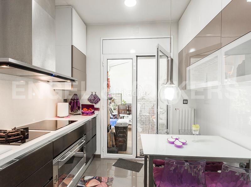 Foto 91881973-da8c-4af3-9ea3-a41585b5319c. Casa adossada amb calefacció aparcament a Centre Badalona