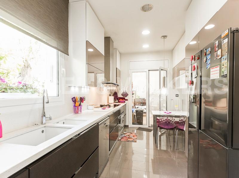 Foto c1257b1d-60c3-4163-99e4-4274e002ea7e. Casa adossada amb calefacció aparcament a Centre Badalona