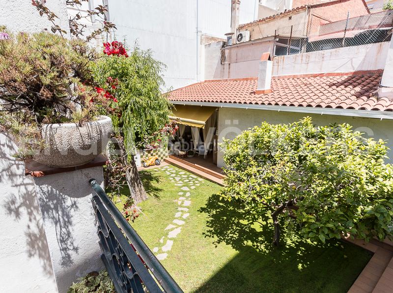 Foto fa210579-22eb-401e-89dc-7282e1940551. Casa adossada amb calefacció aparcament a Centre Badalona