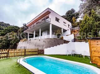 Maison à Sant Cebrià de Vallalta. Casa de 4 vientos con licencia turística