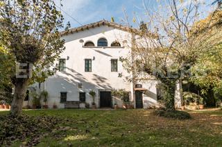 Masia a Sant Cebrià de Vallalta. Masía con viñas do alella y 23 ha de terreno
