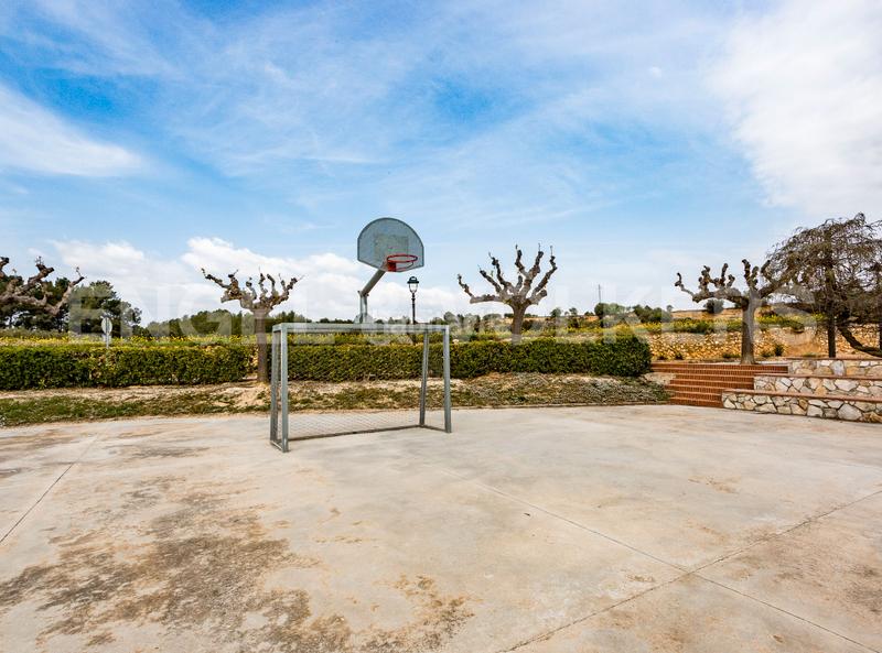 Foto b61fafc1-0650-43fe-9792-c0539d09a501. Haus mit heizung parking in Castellet i la Gornal