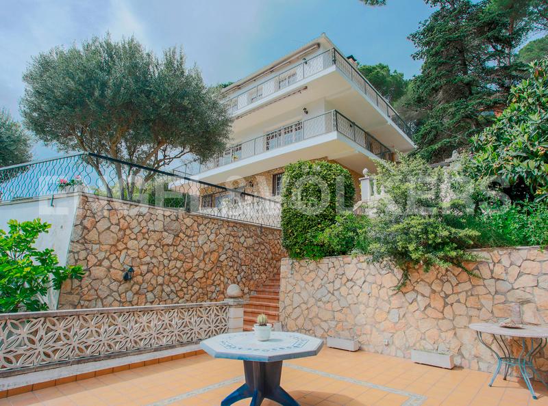 Foto 246cd441-a762-4808-a3fe-57656f30914e. Casa chalet unifamiliar con piscina y privacidad en Dosrius