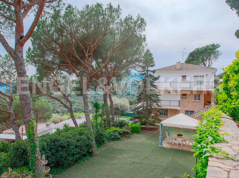 Foto 6a9e186f-dbbe-4a22-bb19-4e52897bf6aa. Casa chalet unifamiliar con piscina y privacidad en Dosrius