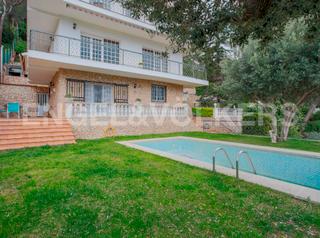 Casa a Can Massuet del Far. Chalet unifamiliar con piscina y privacidad