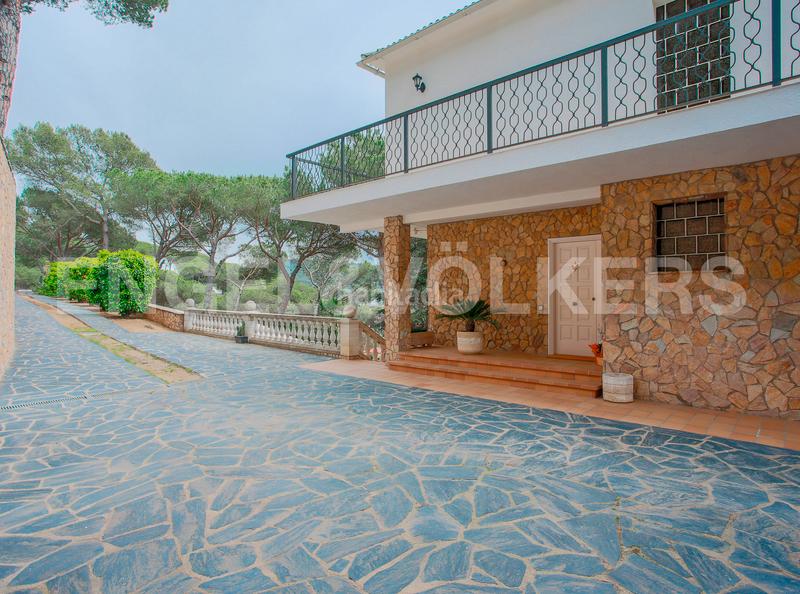 Foto 81ba8c6f-c768-4f83-bae6-9c0fb1b51f71. Casa chalet unifamiliar con piscina y privacidad en Dosrius