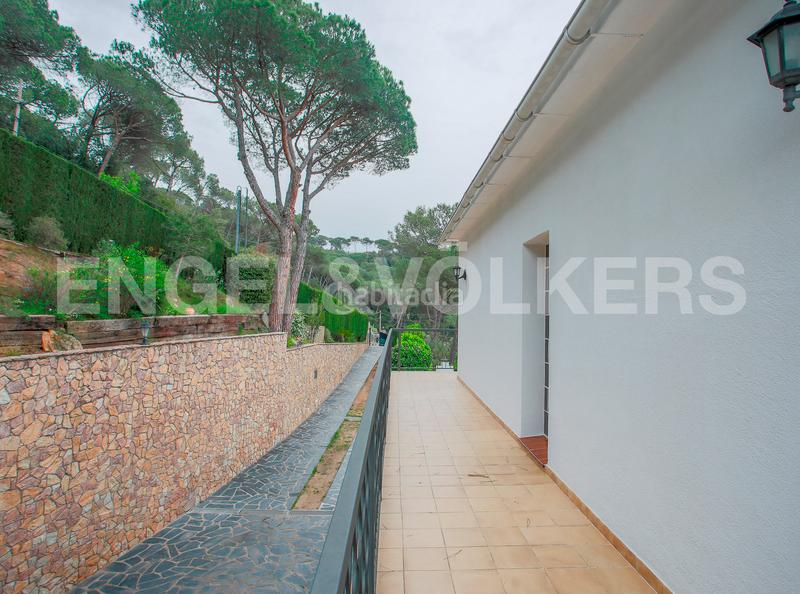 Foto 8ea662e6-de89-4d58-b7fe-ba59cafa2824. Casa chalet unifamiliar con piscina y privacidad en Dosrius