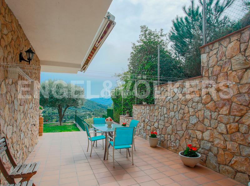 Foto ab237e79-501d-49e0-9fbf-c692c9e4bac1. Casa chalet unifamiliar con piscina y privacidad en Dosrius