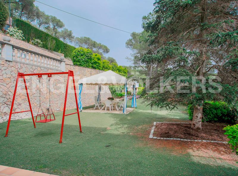 Foto be669ec3-926c-430b-96d5-b7ff0768114b. Casa chalet unifamiliar con piscina y privacidad en Dosrius