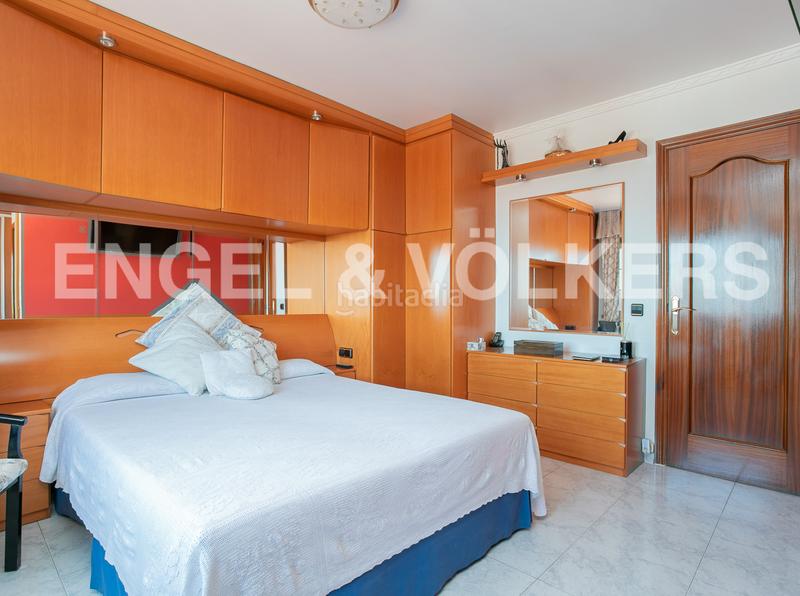 Foto 08295dfb-99e4-4477-8055-7699ad88f5c9. Casa con riscaldamento parcheggio piscina in La Miranda Esplugues de Llobregat