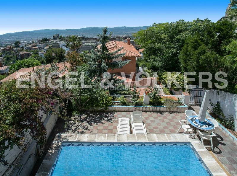 Foto 678bc577-6860-4e05-8913-73efaf51f912. Casa con riscaldamento parcheggio piscina in La Miranda Esplugues de Llobregat