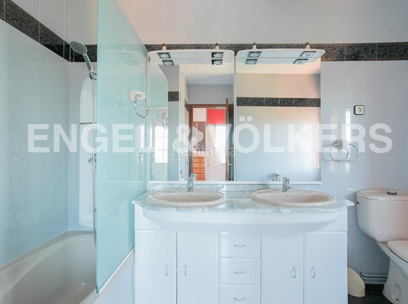 Foto 7ddb6ce3-ec22-491e-9d17-bcc9e0ecec25. Casa con riscaldamento parcheggio piscina in La Miranda Esplugues de Llobregat