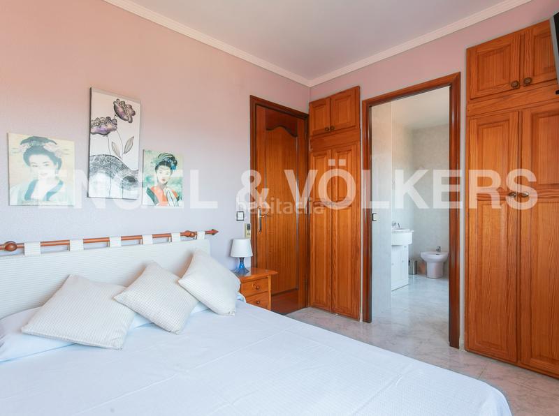 Foto 9e9843c3-1dfa-4b72-89c1-cd7c99d5a062. Casa con riscaldamento parcheggio piscina in La Miranda Esplugues de Llobregat