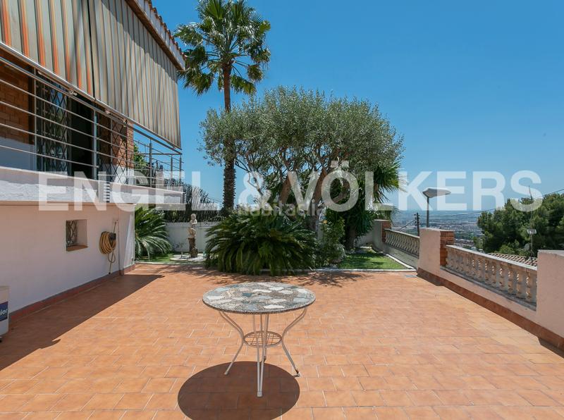 Foto a6df96f0-d012-4cba-9a13-2691096f4129. Casa con riscaldamento parcheggio piscina in La Miranda Esplugues de Llobregat