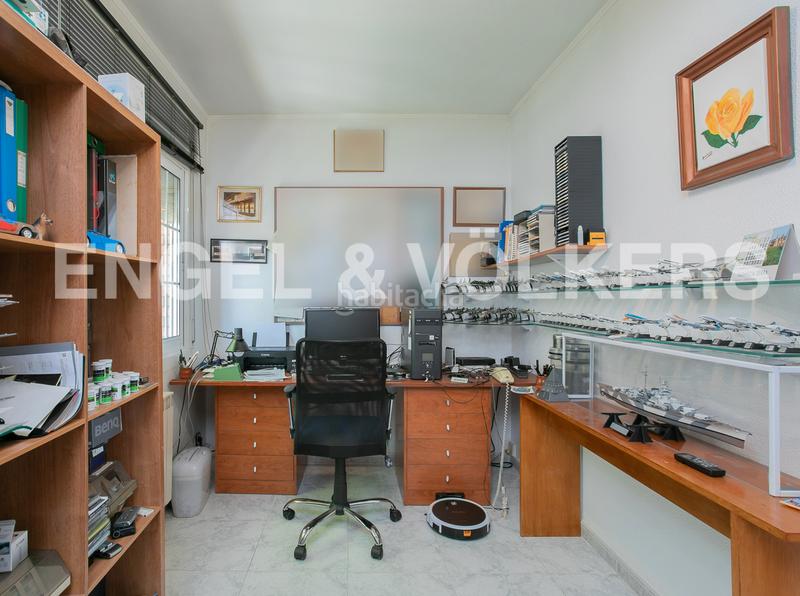 Foto ac4a9875-980d-4a94-af16-dc4fef0c7053. Casa con riscaldamento parcheggio piscina in La Miranda Esplugues de Llobregat