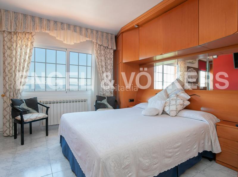 Foto be17c3f6-3c31-4c48-a88e-30b2434f0594. Casa con riscaldamento parcheggio piscina in La Miranda Esplugues de Llobregat