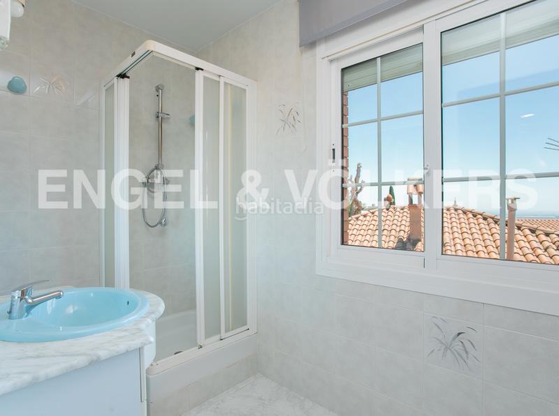 Foto e006f383-7791-4b1f-bedd-eb39cf47134f. Casa con riscaldamento parcheggio piscina in La Miranda Esplugues de Llobregat