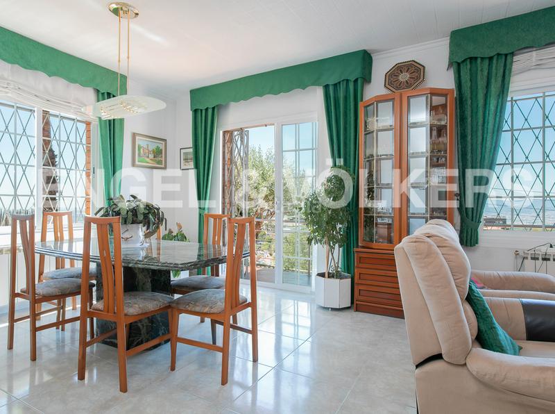 Foto ecc4788c-57dd-491c-854c-be0835f279fe. Casa con riscaldamento parcheggio piscina in La Miranda Esplugues de Llobregat