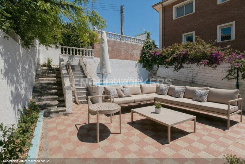 Foto f7f3883e-a308-4ab4-9e05-0fb813295225. Casa con riscaldamento parcheggio piscina in La Miranda Esplugues de Llobregat
