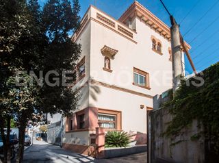 Semi detached house in Canet de Mar. Finca de estilo novecentista con glamour