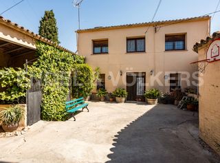 Casa en Sant Julià. Bonita masía rodeada de viñedos en vilafranca