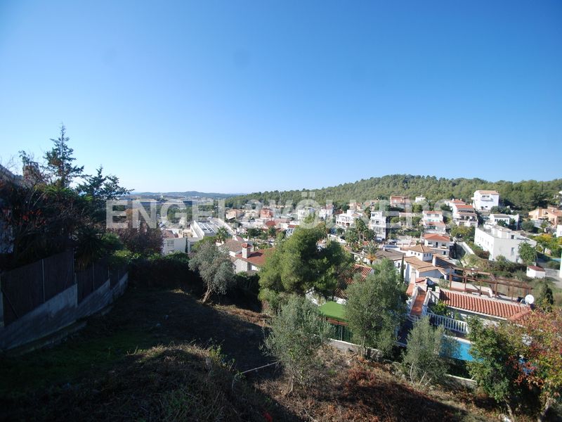 Foto f6ace876-4afb-484d-bdd7-5317e5f163a8. Terreny residencial a Levantina - Montgavina - Quintmar Sitges