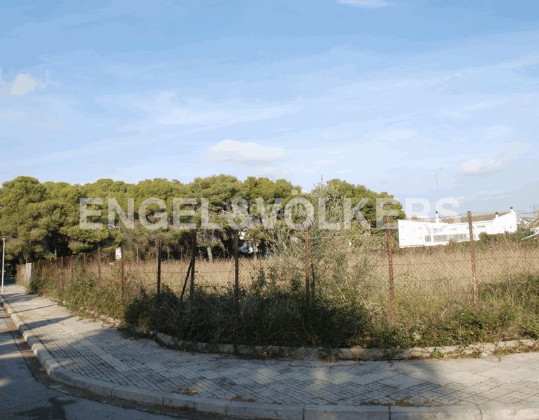 Foto babd2ec0-2e16-4f4c-acff-178432a870a2. Terreny residencial a Can Girona - Terramar - Vinyet Sitges