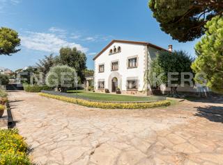 Casa a Bell-Aire. Masía de lujo en el centro de llavaneras