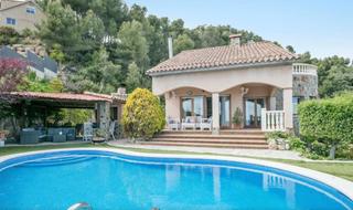 Maison à Corbera de Llobregat. Preciosa casa familiar con alta rentabilidad