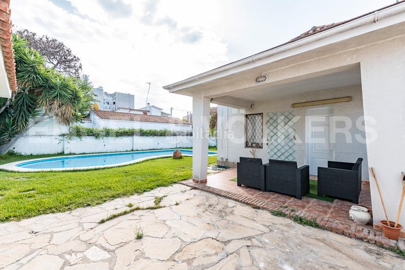 Foto 05e389e9-2ea3-49f6-a538-825cfc162272. Casa  unifamiliar en playa en Lluminetes Castelldefels