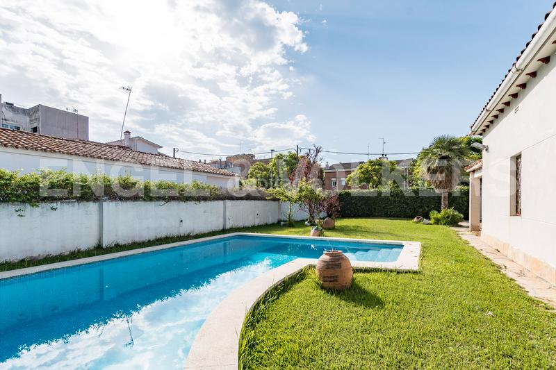 Foto 05e479b0-fd14-4478-b263-9a8fb4861d95. Casa  unifamiliar en playa en Lluminetes Castelldefels