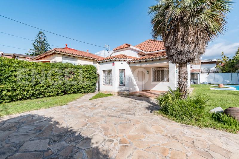 Foto 629cd744-fbff-4953-b9e8-d9858a77dbd0. Casa  unifamiliar en playa en Lluminetes Castelldefels