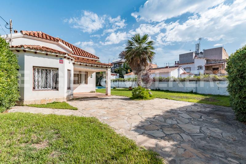 Foto 820d5c04-7422-4be8-b2b8-c606f18a89c2. Casa  unifamiliar en playa en Lluminetes Castelldefels