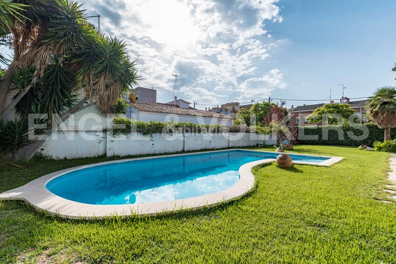 Foto b4bb14ce-dc3d-441e-bca3-d8447820a158. Casa  unifamiliar en playa en Lluminetes Castelldefels