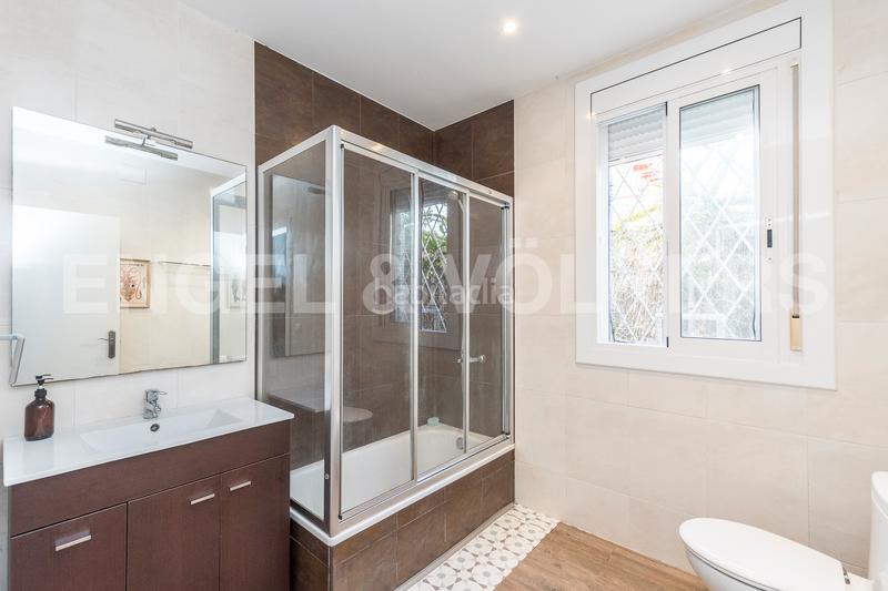 Foto d1785809-8134-4b0b-a55f-5b2519bc921f. Casa  unifamiliar en playa en Lluminetes Castelldefels