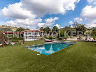 Casa en Caldes de Montbui. Espectacular villa moderna en una sola planta