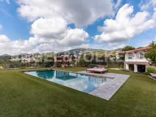 Haus in Caldes de Montbui. Espectacular villa moderna en una sola planta