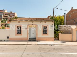 Casa  Avinguda pare claret. Casa de planta baja con terreno