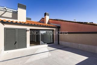 Penthouse in Centre-Can Nadal. Dúplex con terraza en sant feliu de llobregat