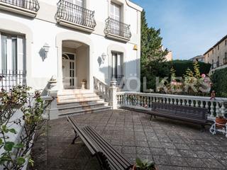 Casa  Carrer sant ramon. Espectacular finca novecentista.