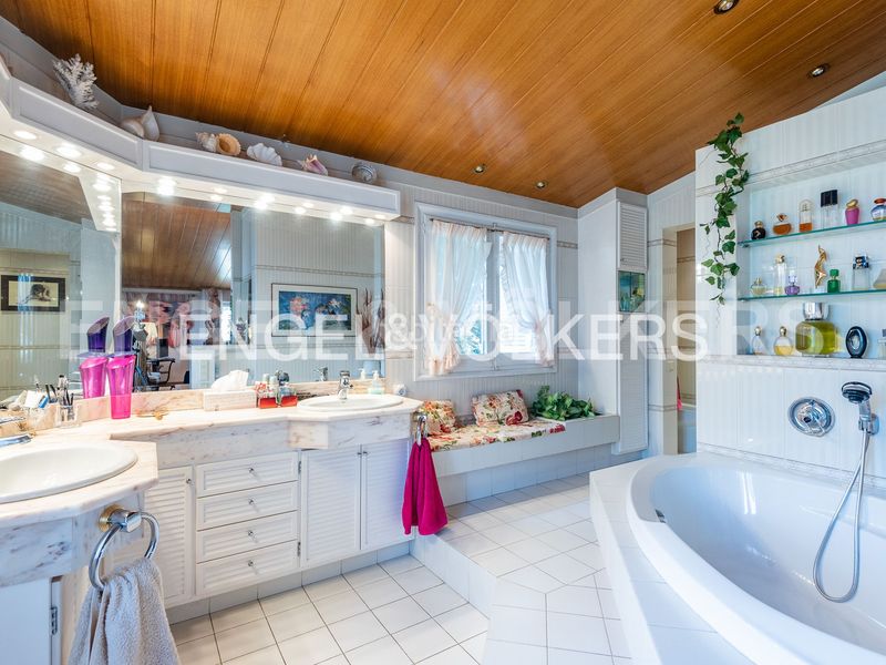 Foto e4f81497-3618-4501-bf83-a936edb32d82. Casa amb calefacció aparcament a Capellades