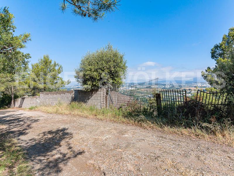 Foto a1b87cf5-370d-40f7-aaa8-b74864bb6de5. Terreny residencial a Montflorit Cerdanyola del Vallès