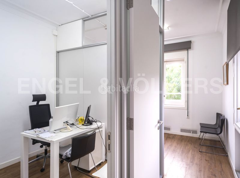 Foto 125ade15-11a4-45d0-ab47-4ef9e2fd0b7a. Casa amb calefacció a Pedralbes Barcelona