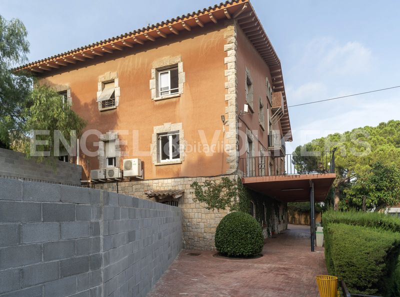 Foto da12c3d4-2ddd-4b85-92cb-504bfb540a83. Casa amb calefacció a Pedralbes Barcelona