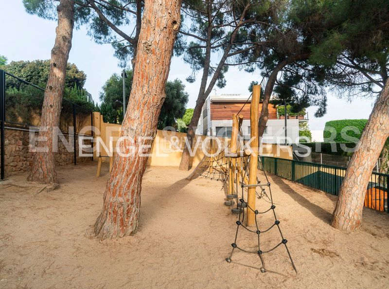 Foto f8ee5460-3b9c-4f19-a7b4-615047070321. Casa amb calefacció a Pedralbes Barcelona