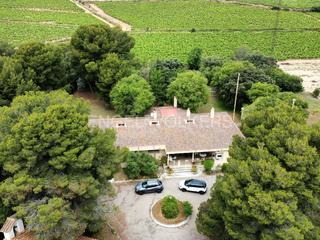 Masia a Banyeres del Penedès. Espectacular villa con gran terreno en el penedès