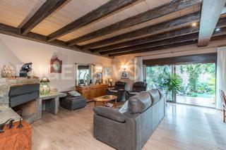 Casa a Palafolls. Casa estilo masia gran jardín